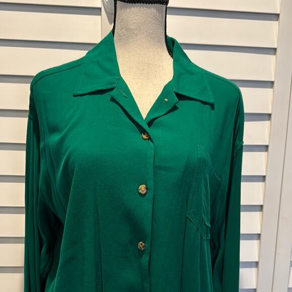 Chaser NWOT Oversized Button Down Shirt with Notched Collar and Long Sleeves. - Picture 2 of 7